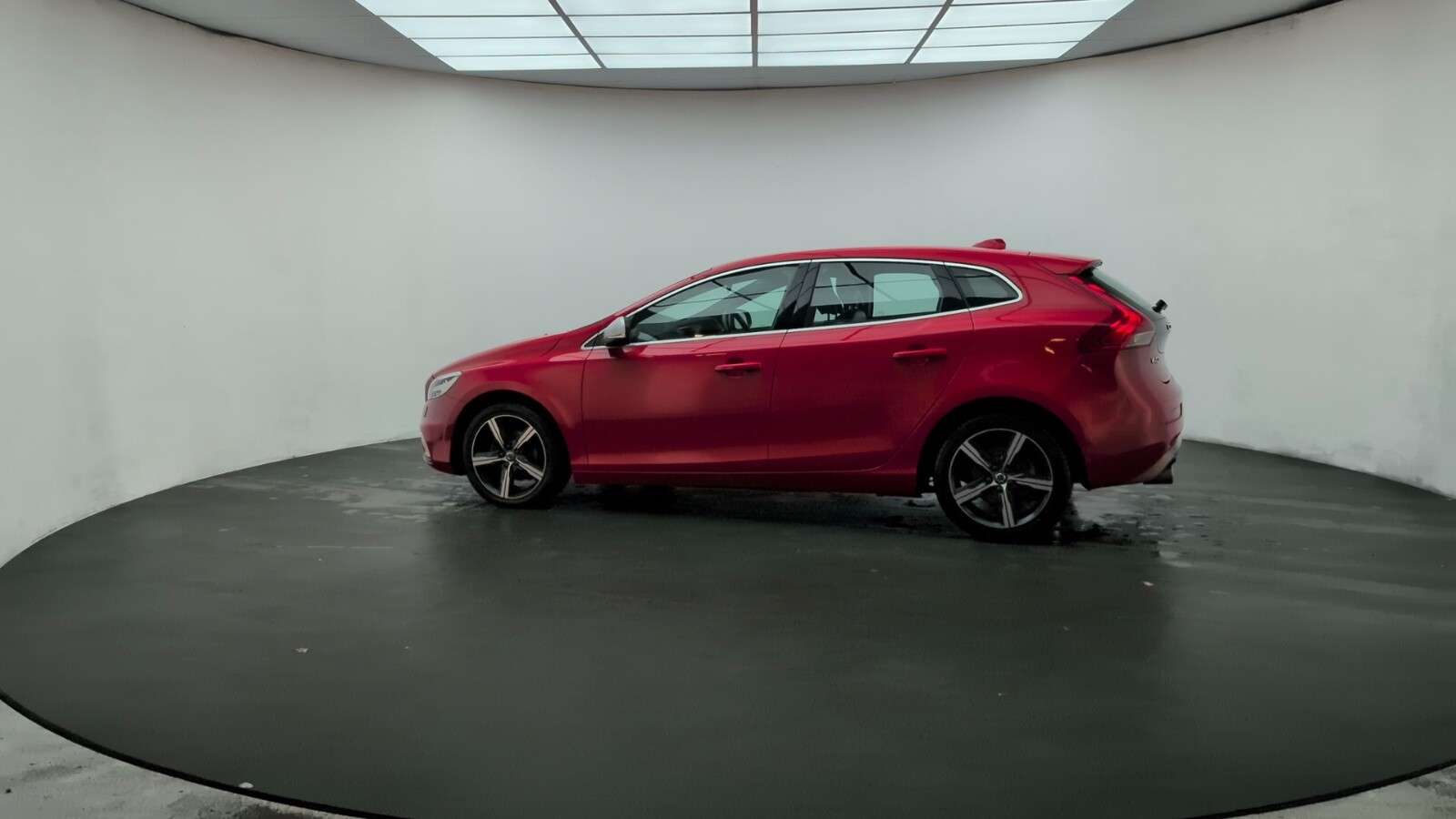 2016 VOLVO V40 2016 VOLVO V40