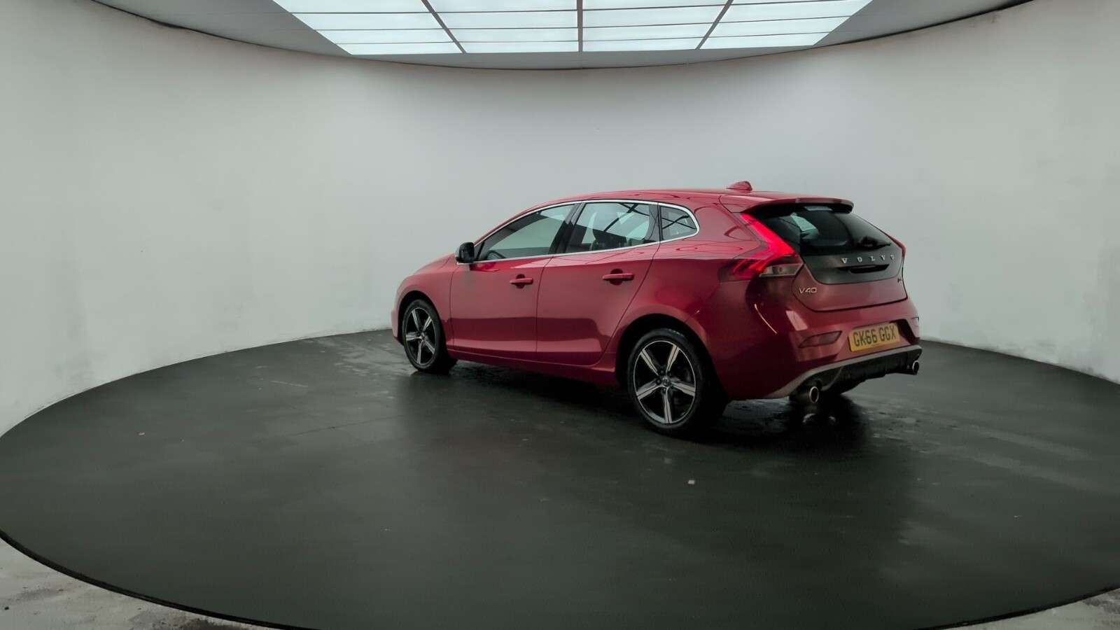 2016 VOLVO V40 2016 VOLVO V40