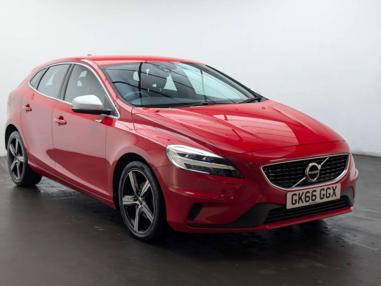 2016 VOLVO V40 2016 VOLVO V40