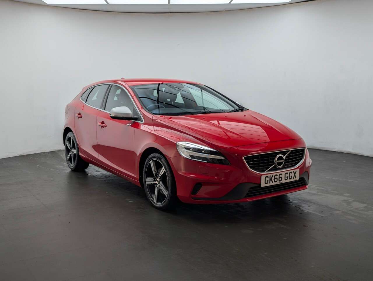 2016 VOLVO V40 2016 VOLVO V40