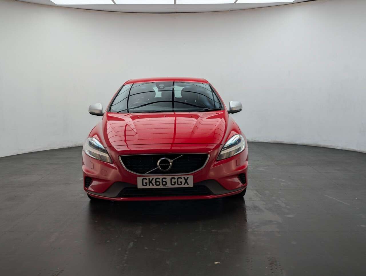 2016 VOLVO V40 2016 VOLVO V40