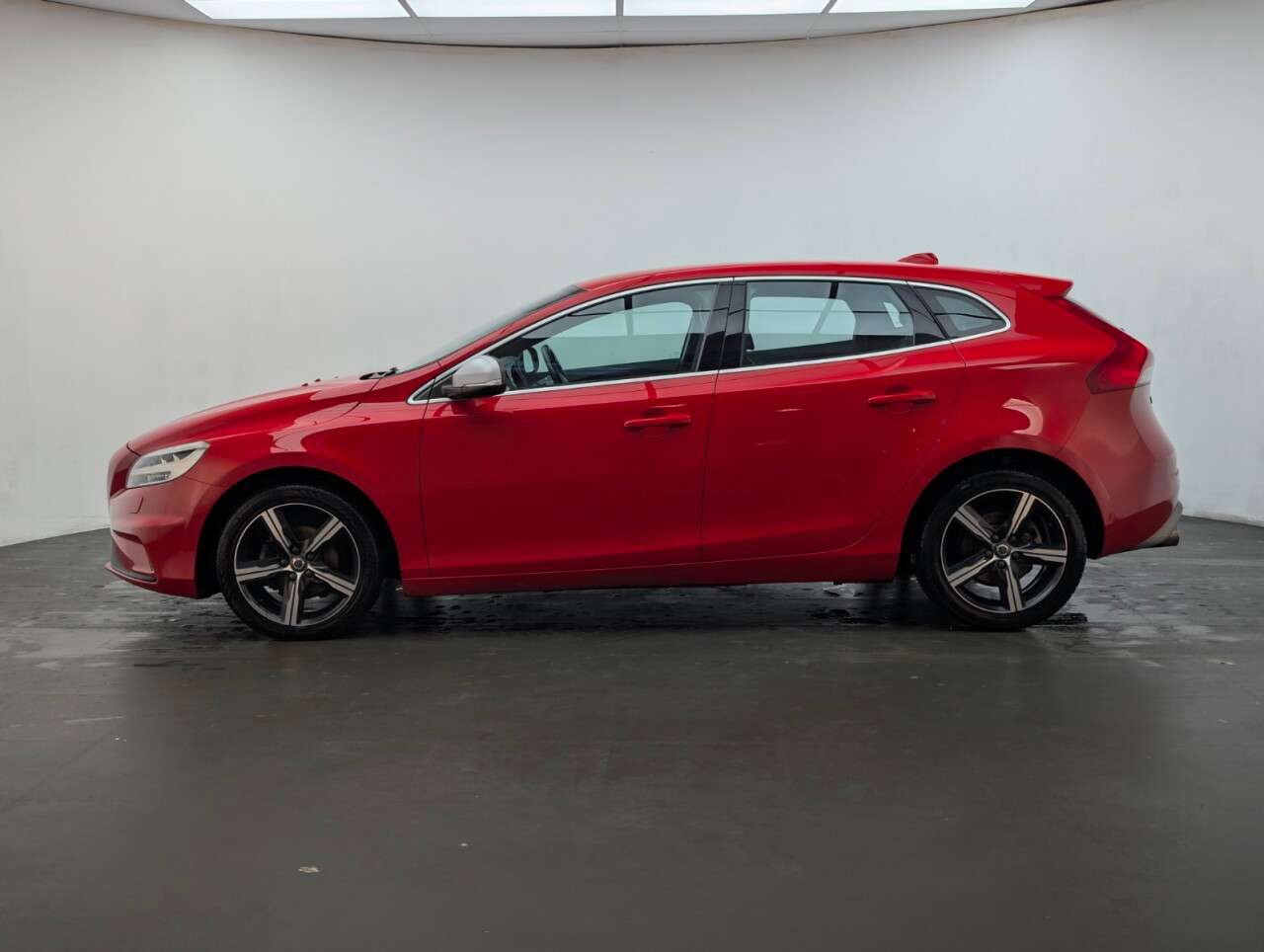 2016 VOLVO V40 2016 VOLVO V40