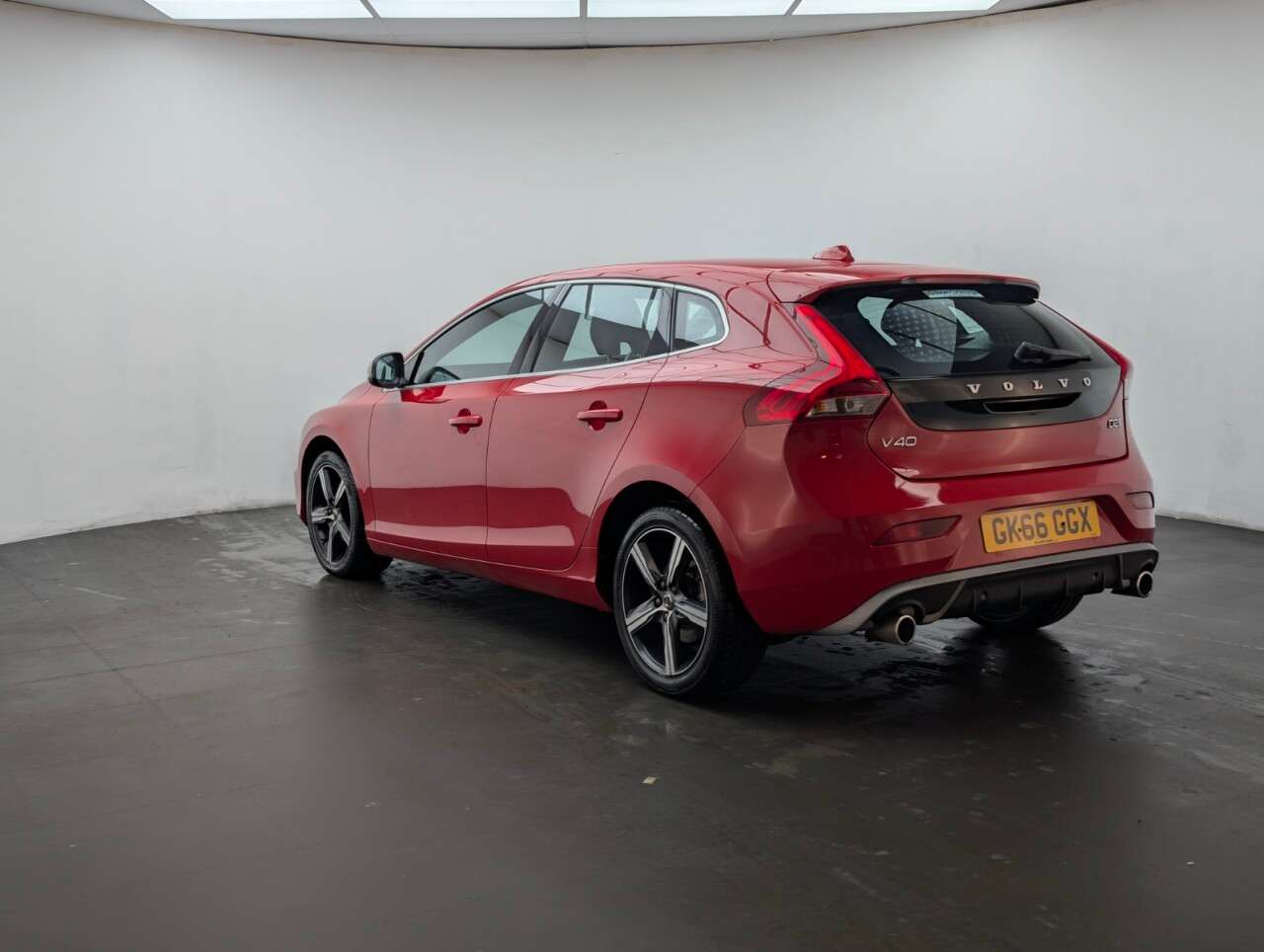 2016 VOLVO V40 2016 VOLVO V40