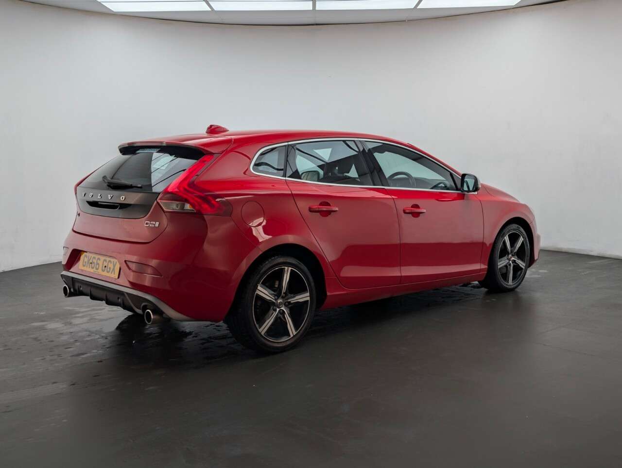 2016 VOLVO V40 2016 VOLVO V40