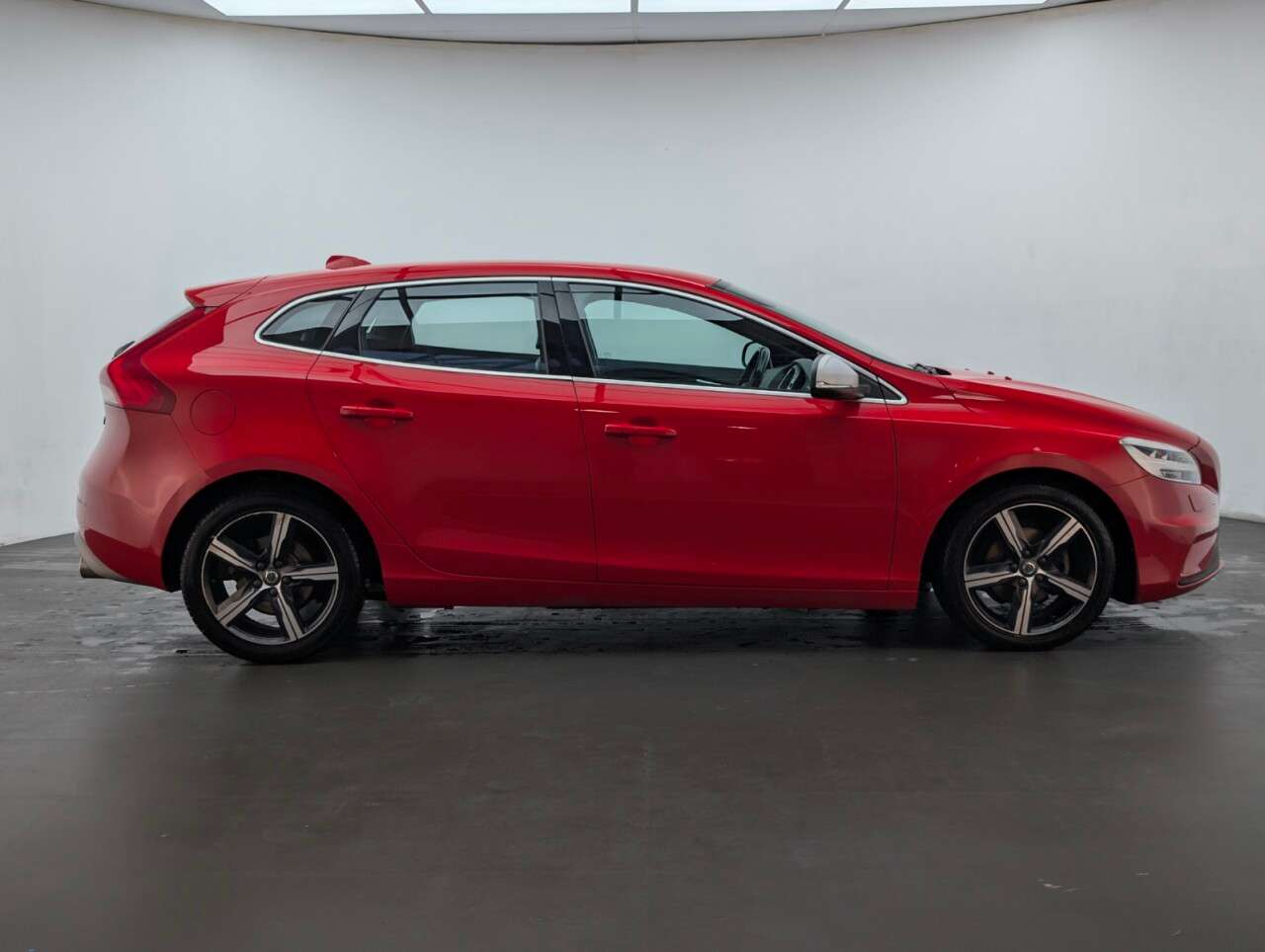 2016 VOLVO V40 2016 VOLVO V40