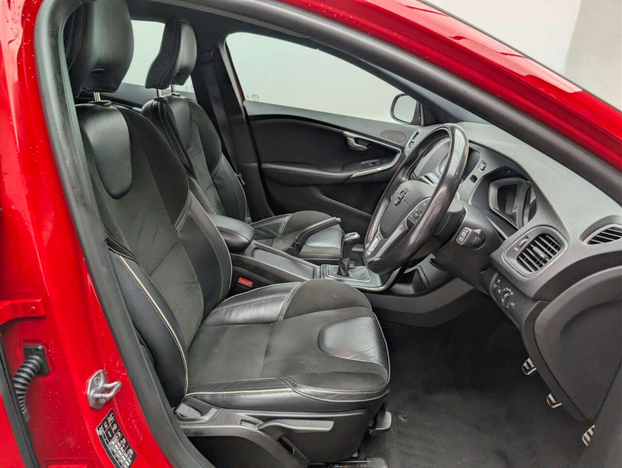 2016 VOLVO V40 2016 VOLVO V40