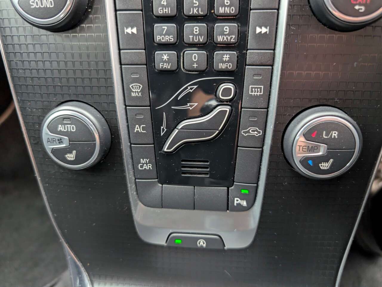 2016 VOLVO V40 2016 VOLVO V40