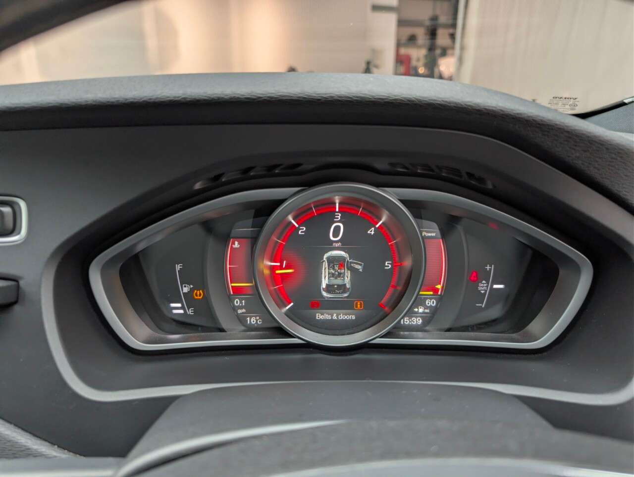 2016 VOLVO V40 2016 VOLVO V40