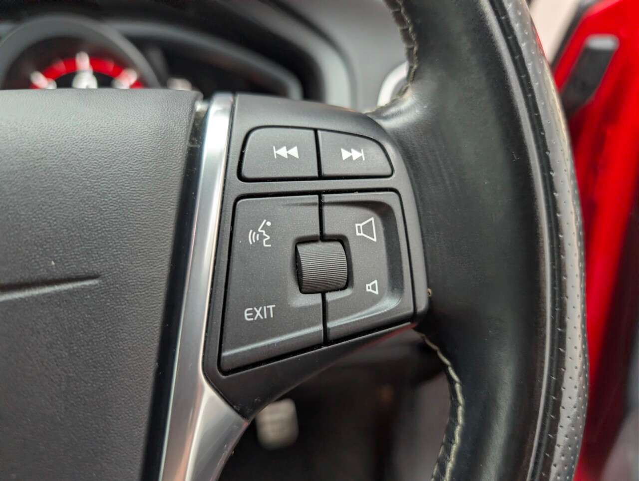 2016 VOLVO V40 2016 VOLVO V40