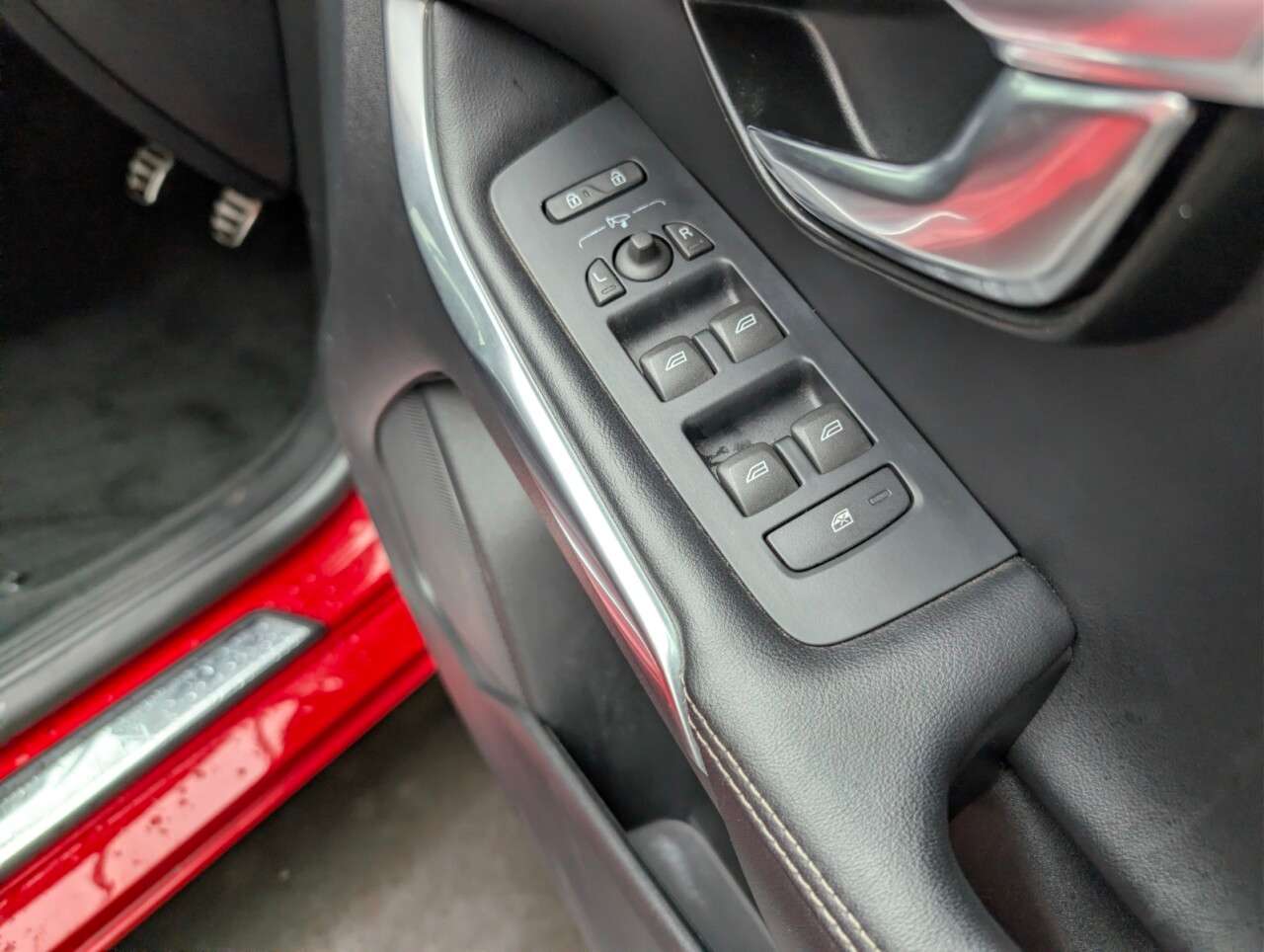 2016 VOLVO V40 2016 VOLVO V40