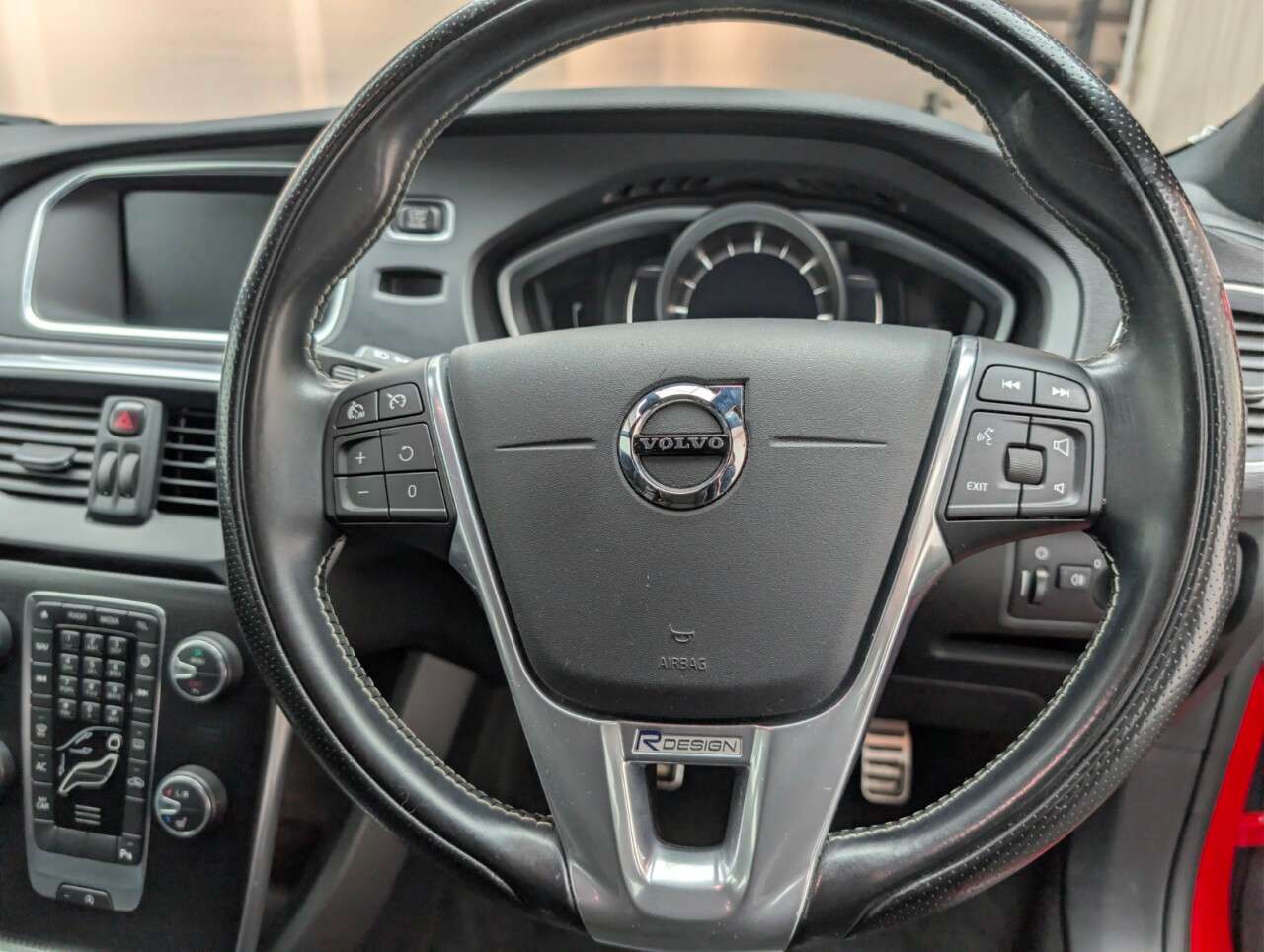 2016 VOLVO V40 2016 VOLVO V40