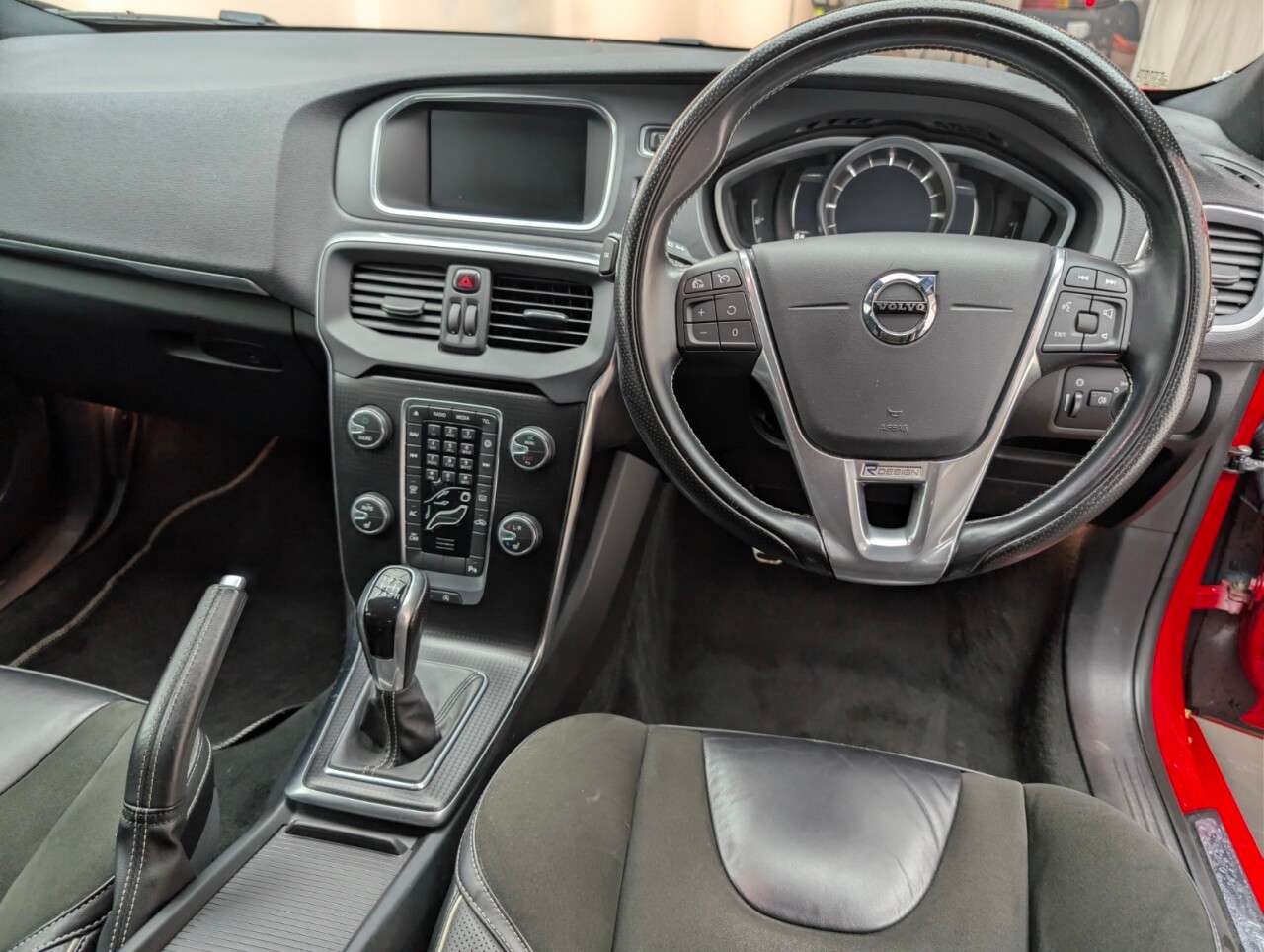 2016 VOLVO V40 2016 VOLVO V40