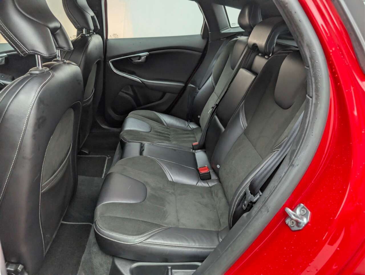 2016 VOLVO V40 2016 VOLVO V40