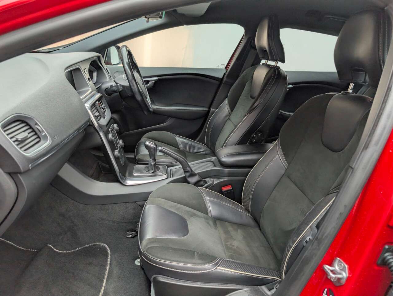 2016 VOLVO V40 2016 VOLVO V40