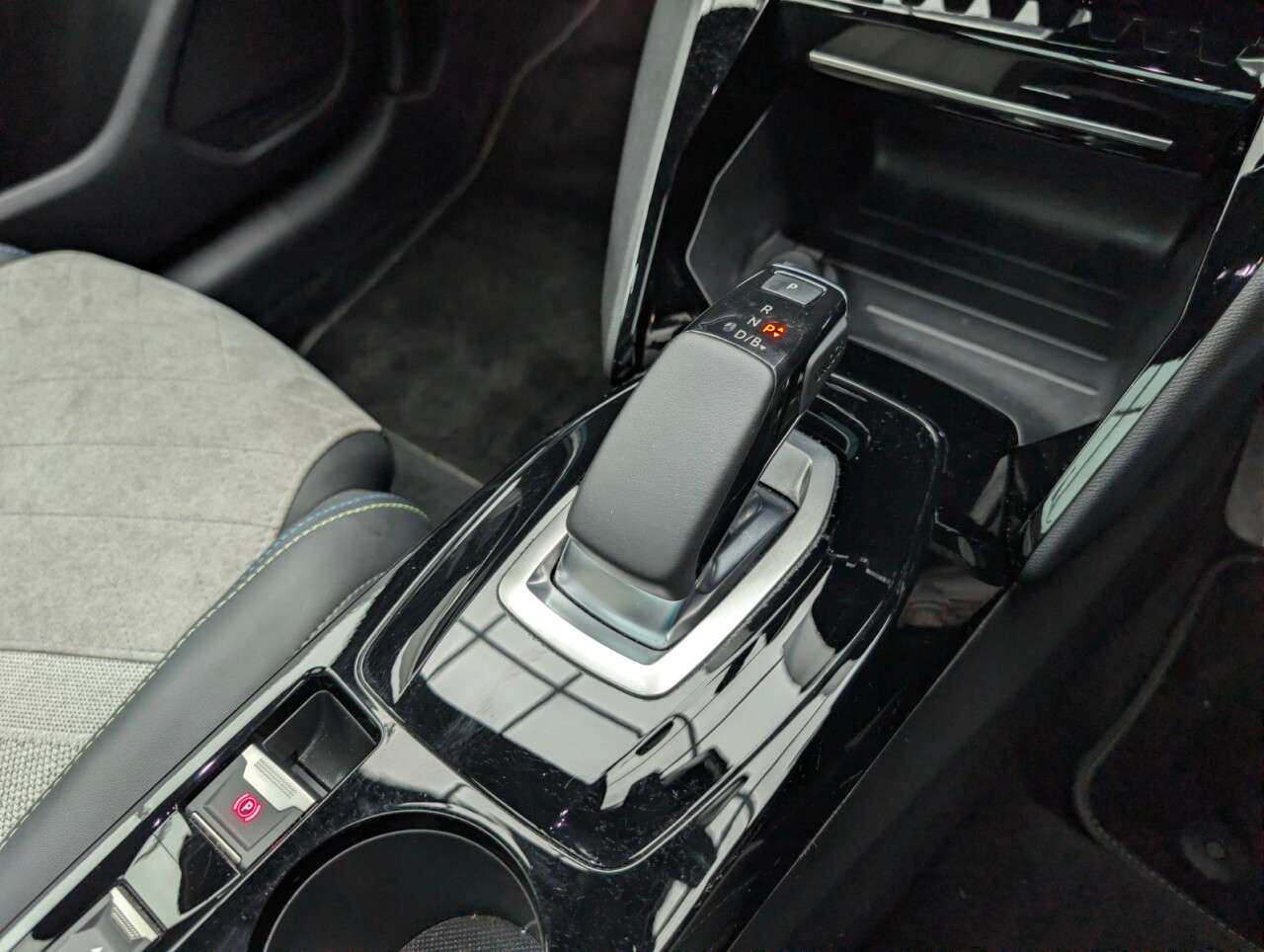 2021 PEUGEOT E-208 2021 PEUGEOT E-208