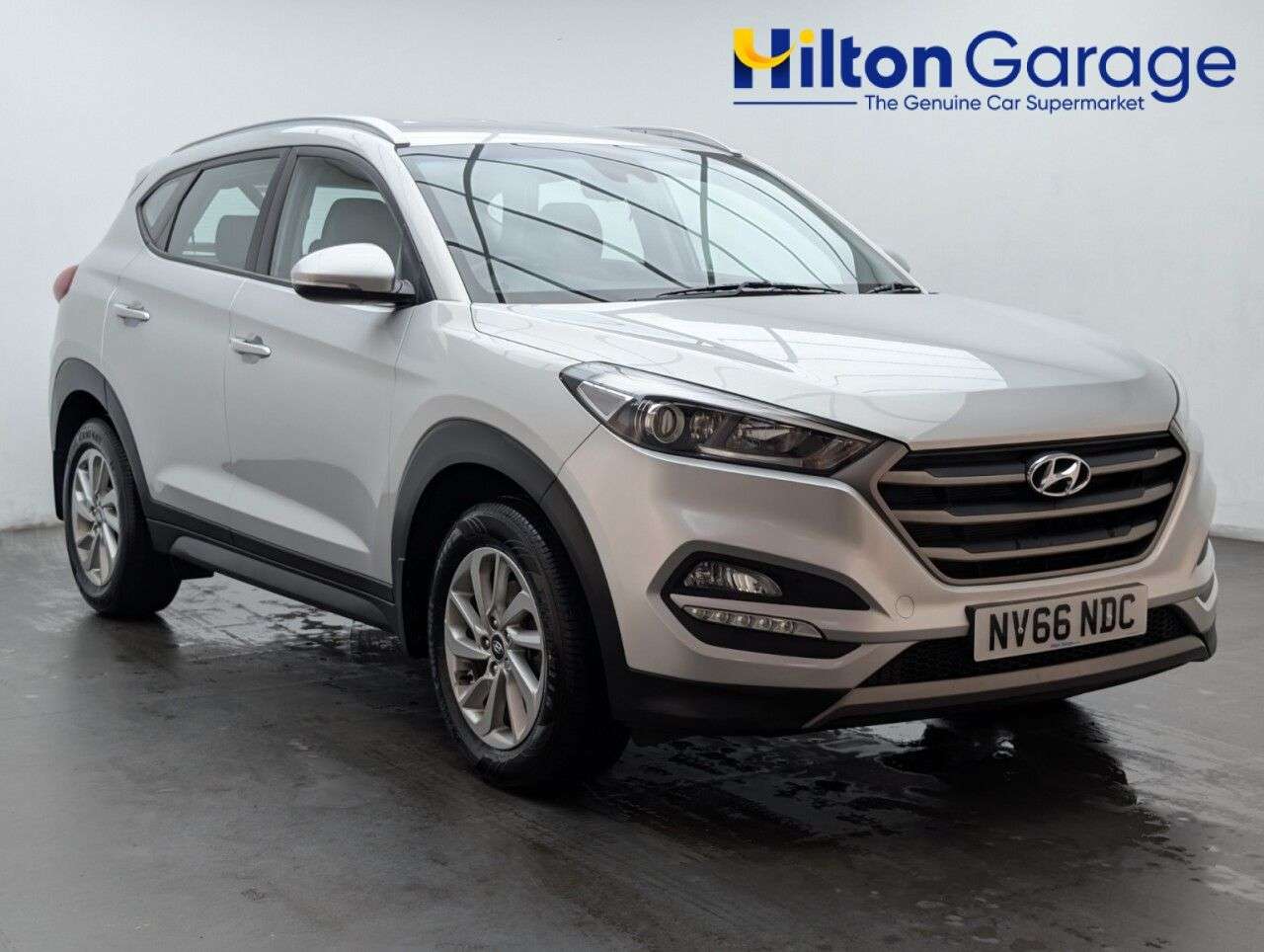 A 2017 HYUNDAI TUCSON 1.7 CRDi Blue Drive SE Nav SUV 5dr Diesel Manual Euro 6 (s/s) (116 ps) PARK A 2017 HYUNDAI TUCSON 1.7 CRDi Blue Drive SE Nav SUV 5dr Diesel Manual Euro 6 (s/s) (116 ps) PARK