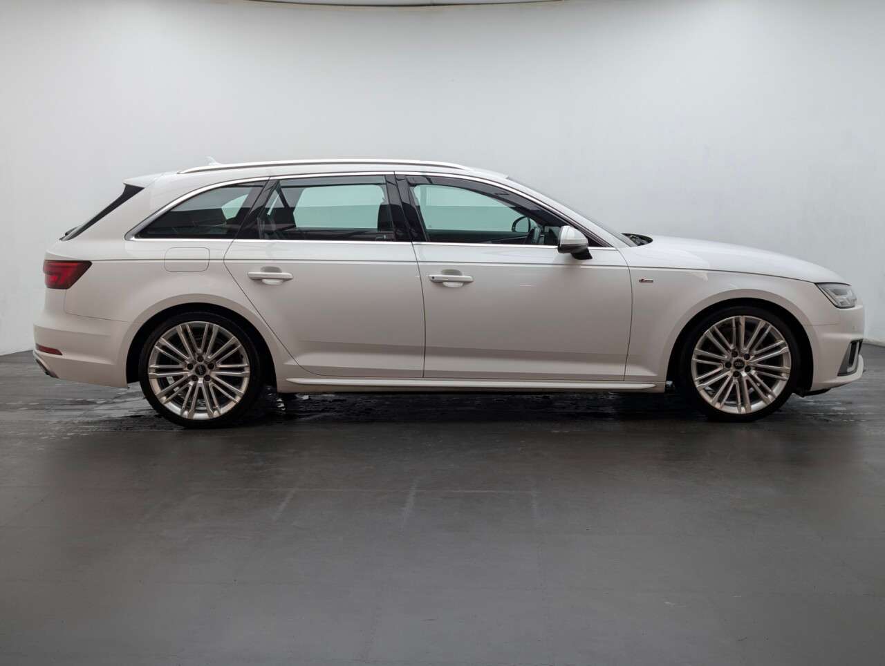 2019 AUDI A4 AVANT 2019 AUDI A4 AVANT