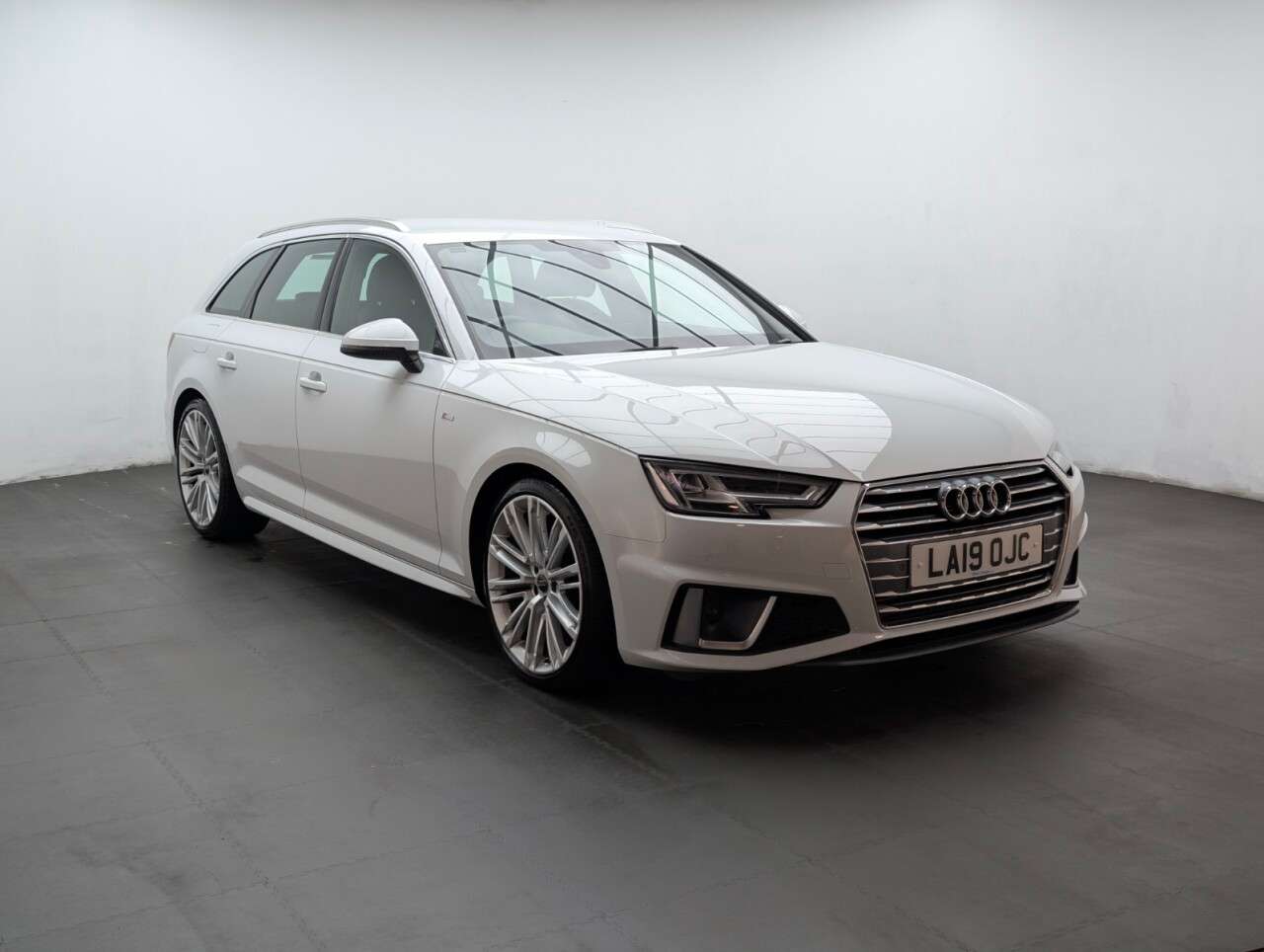 2019 AUDI A4 AVANT 2019 AUDI A4 AVANT
