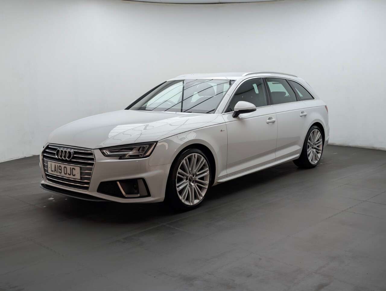 2019 AUDI A4 AVANT 2019 AUDI A4 AVANT