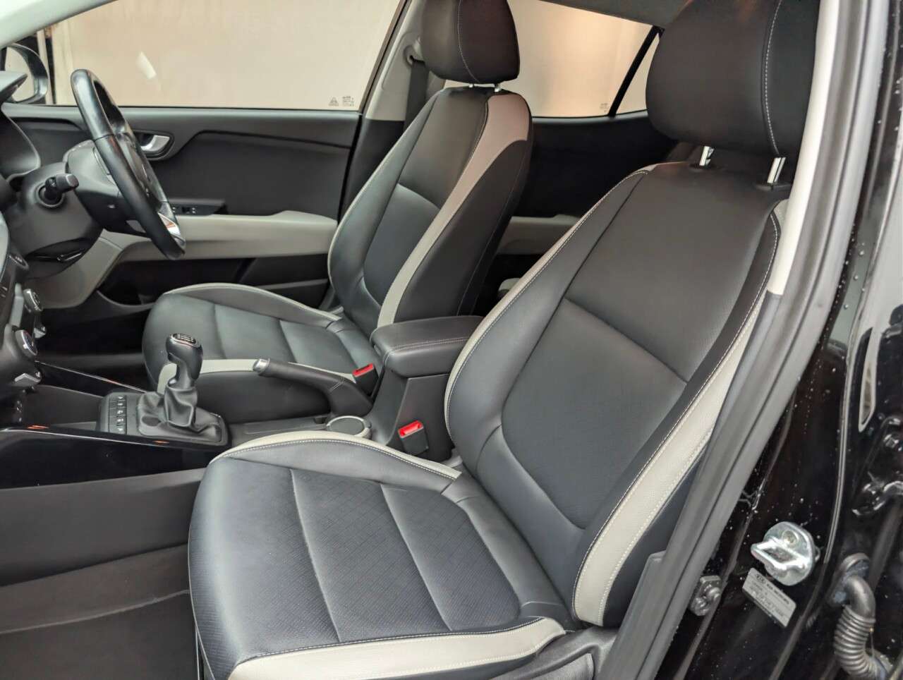 2020 KIA STONIC 2020 KIA STONIC