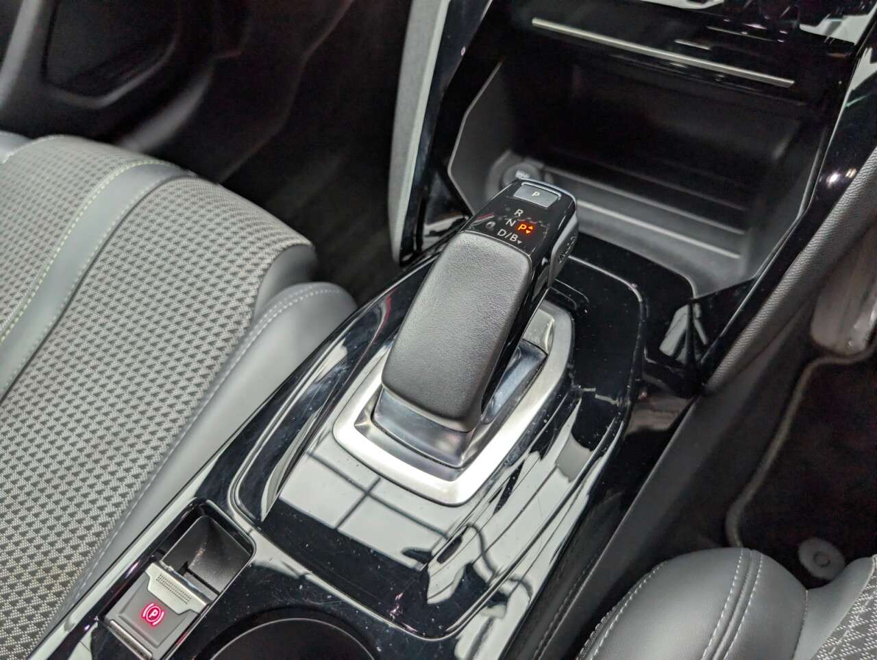 2021 PEUGEOT E-208 2021 PEUGEOT E-208