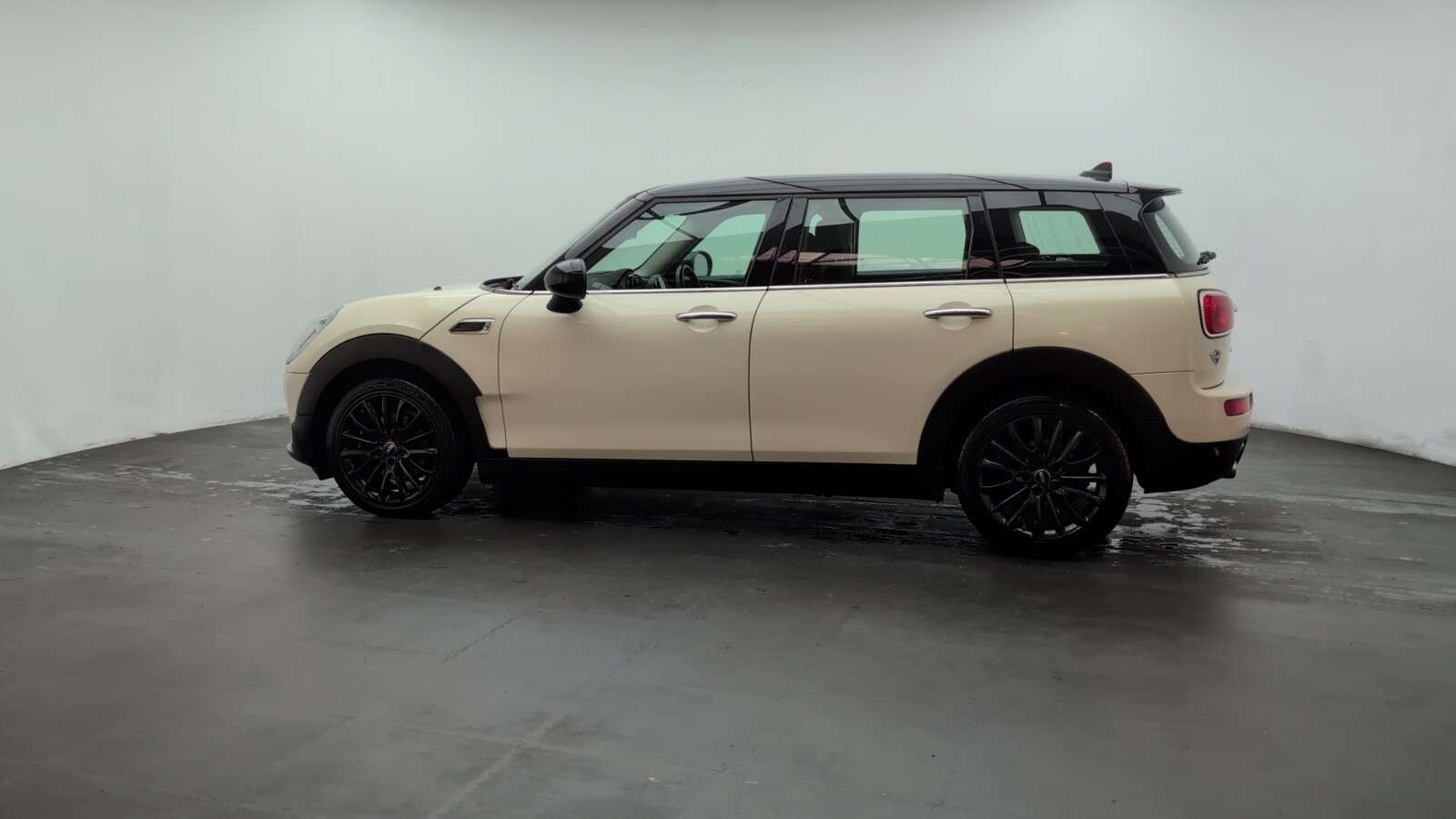 2018 MINI CLUBMAN 2018 MINI CLUBMAN