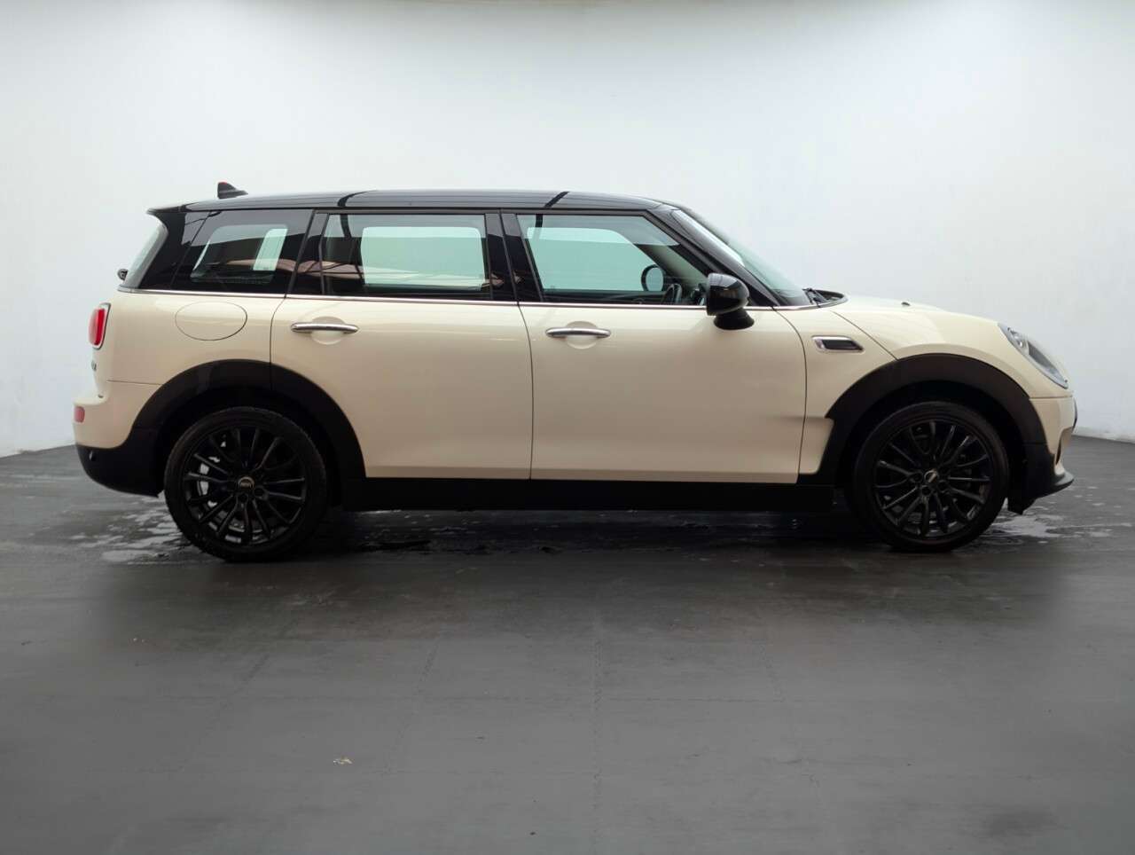 2018 MINI CLUBMAN 2018 MINI CLUBMAN