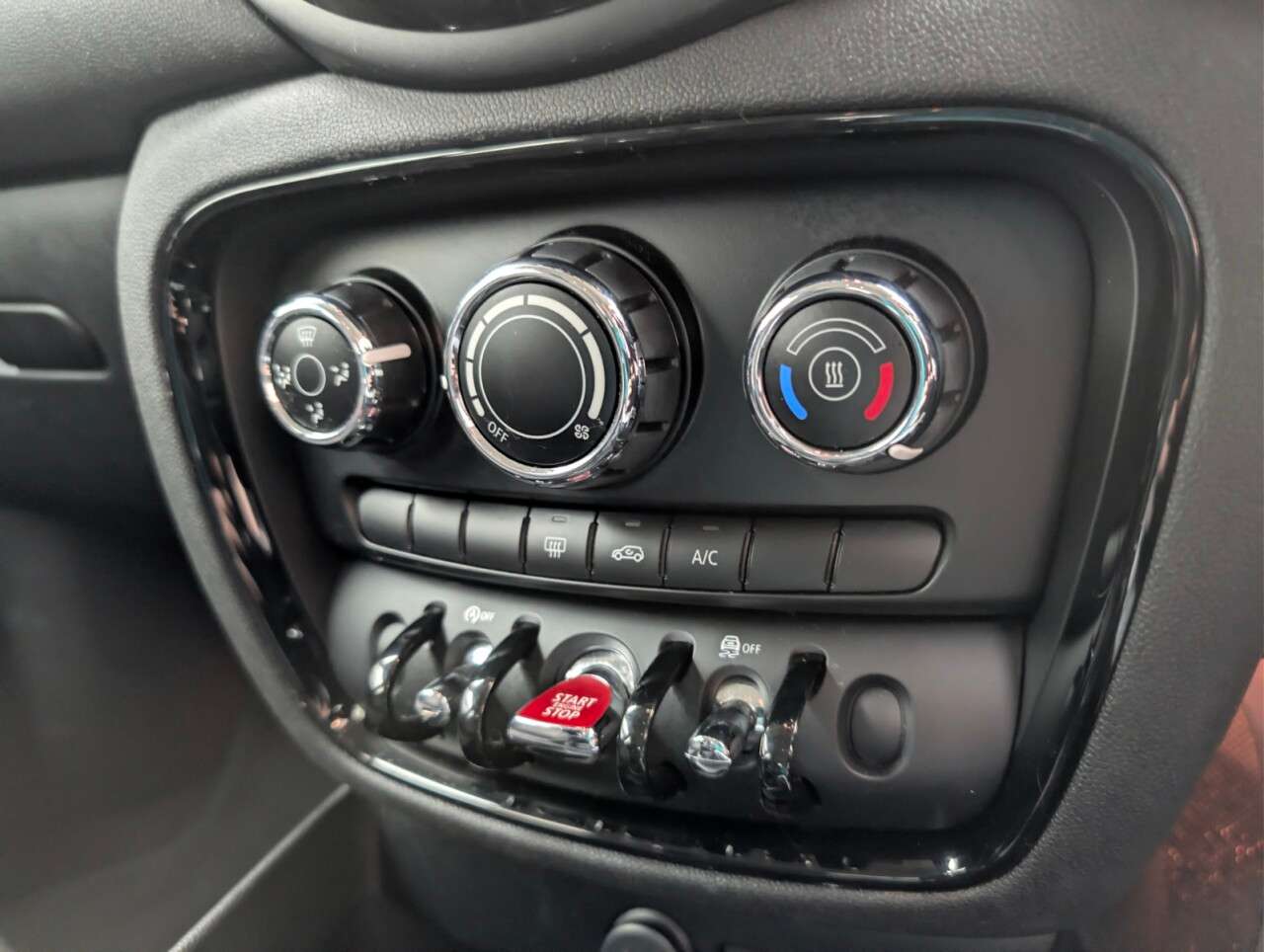 2018 MINI CLUBMAN 2018 MINI CLUBMAN