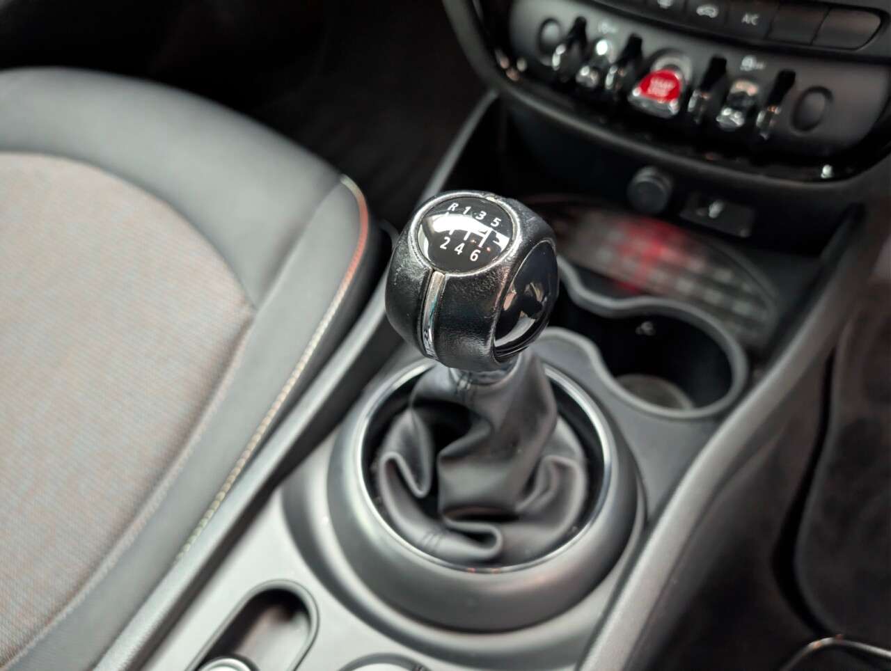 2018 MINI CLUBMAN 2018 MINI CLUBMAN