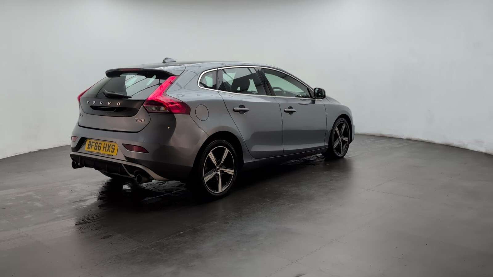 2016 VOLVO V40 2016 VOLVO V40