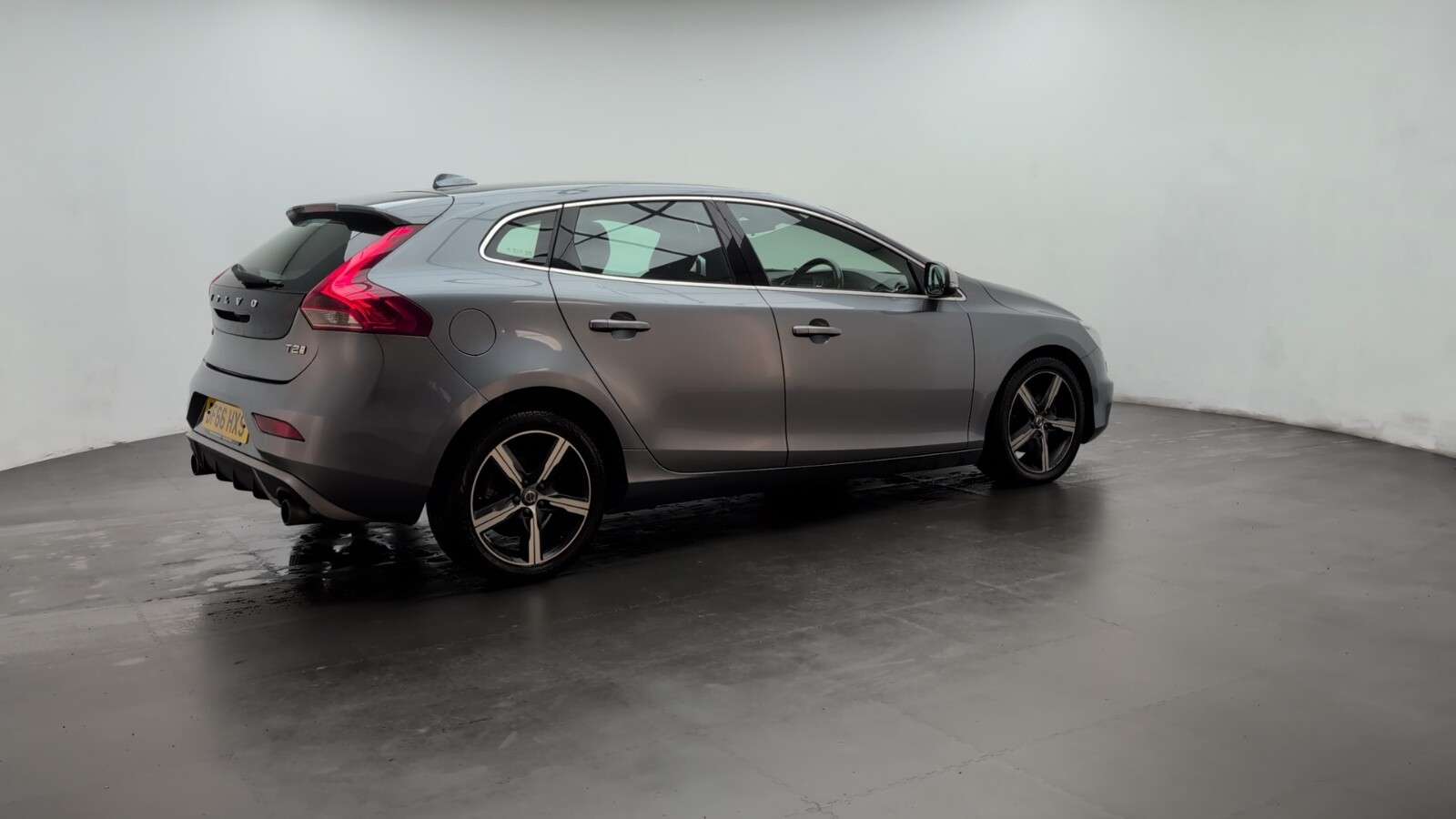 2016 VOLVO V40 2016 VOLVO V40