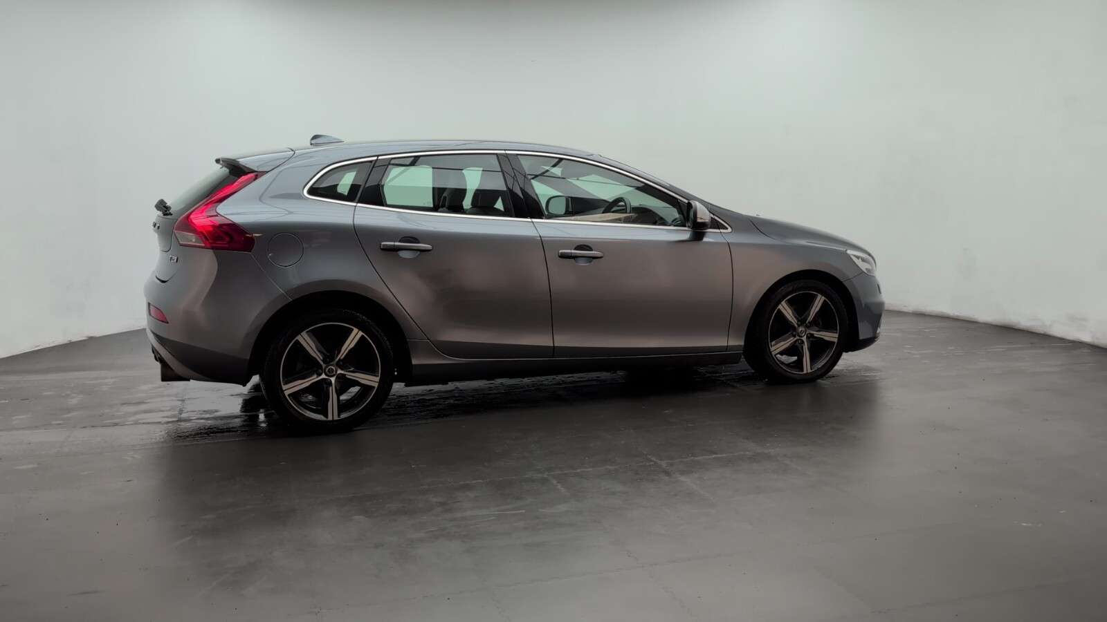 2016 VOLVO V40 2016 VOLVO V40