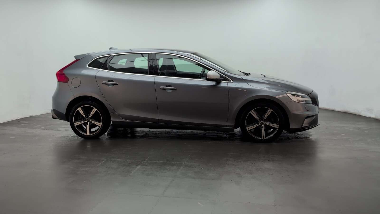 2016 VOLVO V40 2016 VOLVO V40