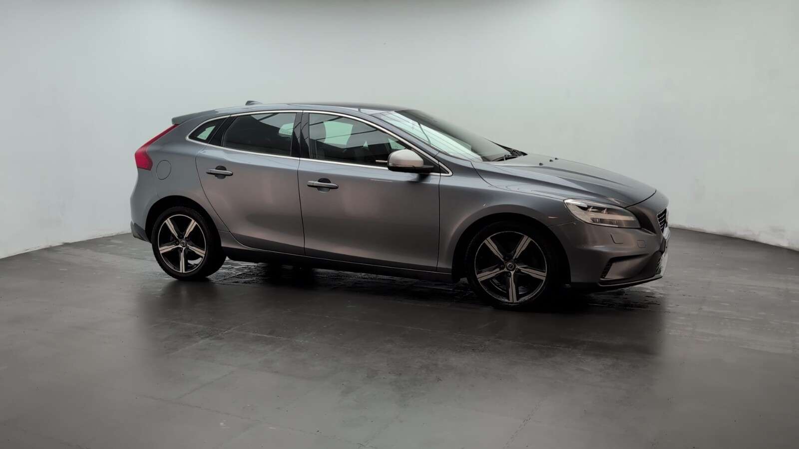 2016 VOLVO V40 2016 VOLVO V40