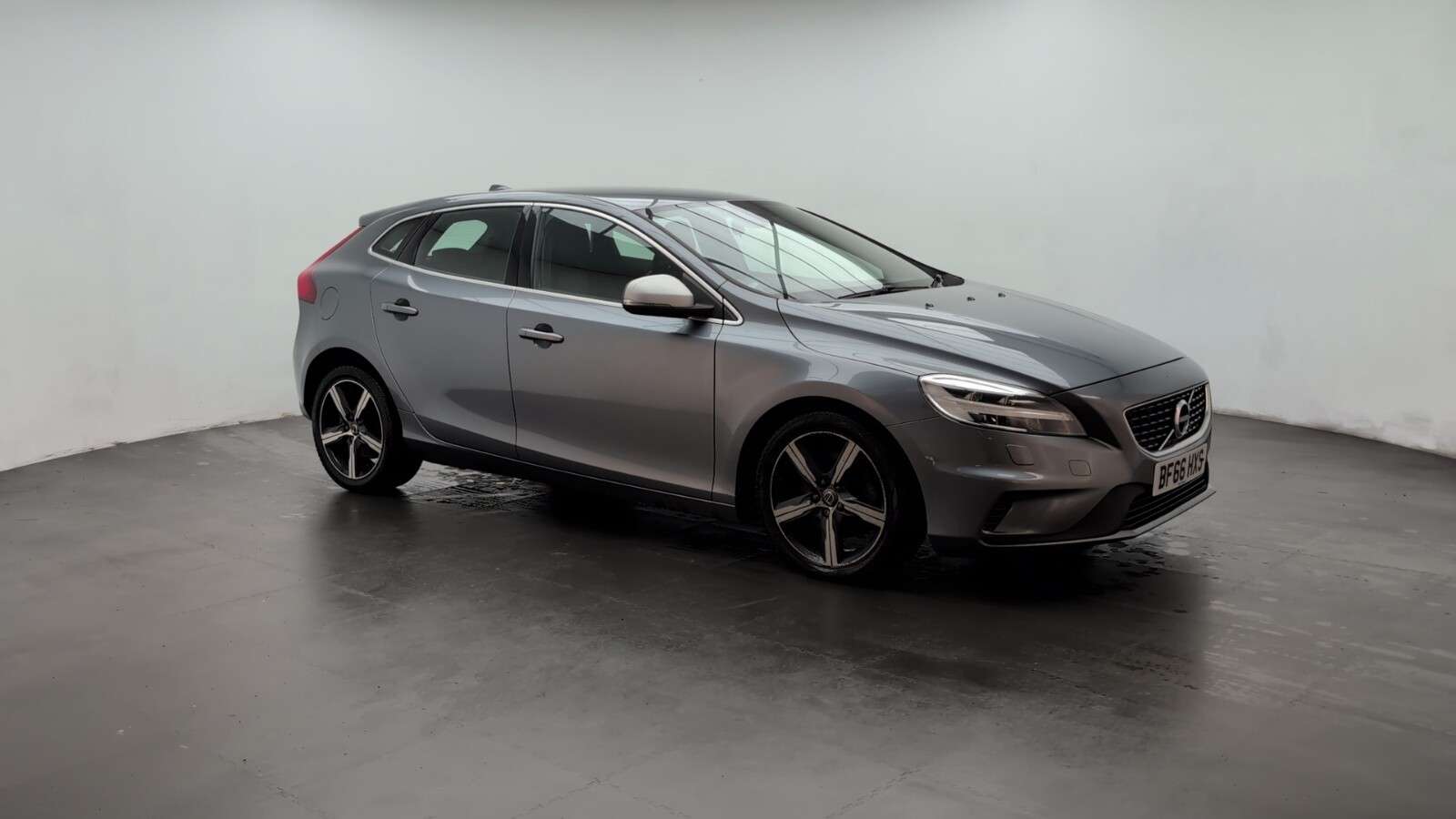 2016 VOLVO V40 2016 VOLVO V40