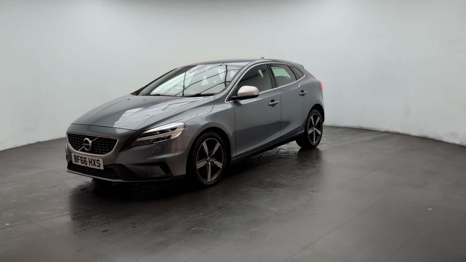 2016 VOLVO V40 2016 VOLVO V40