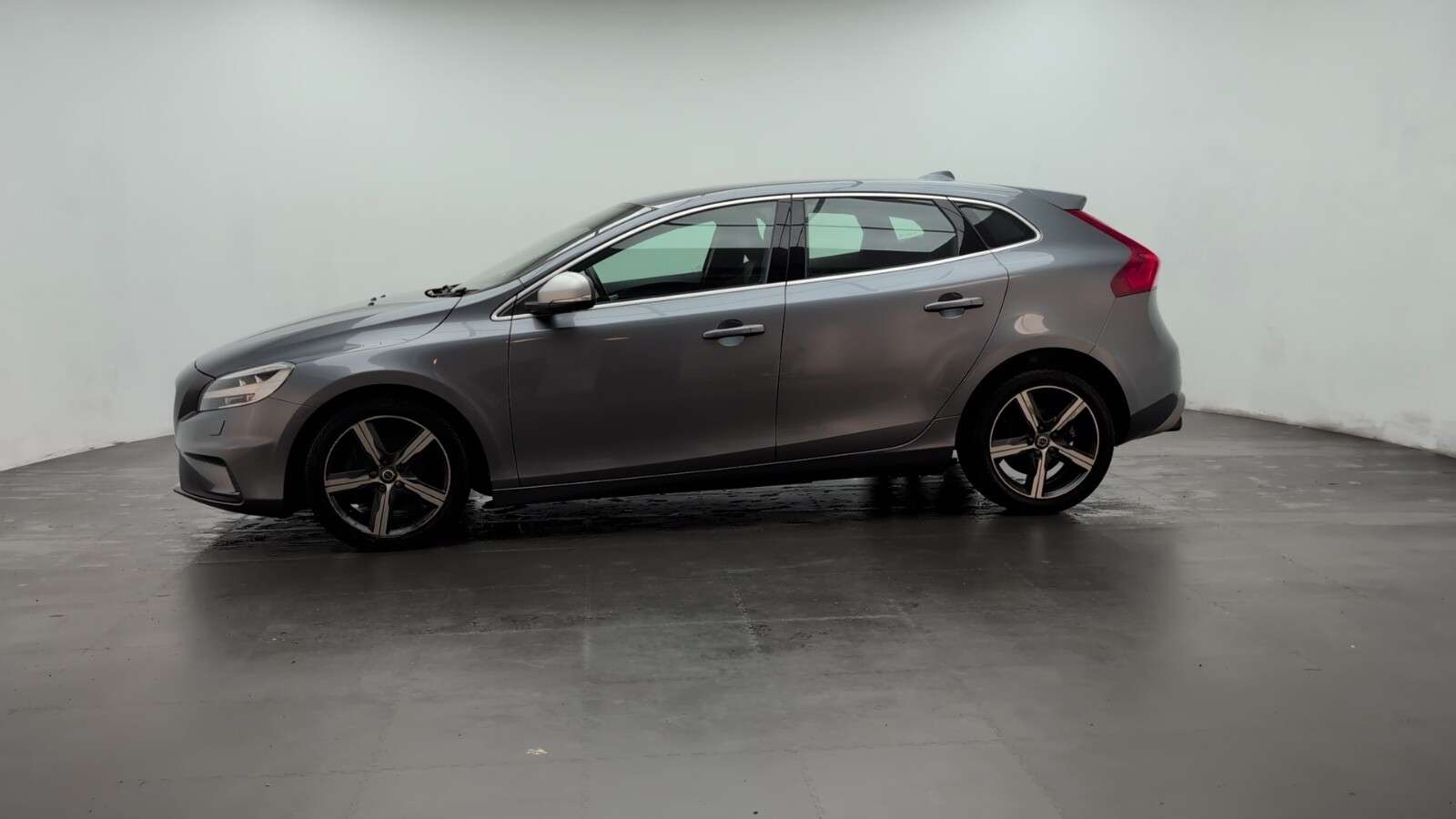 2016 VOLVO V40 2016 VOLVO V40