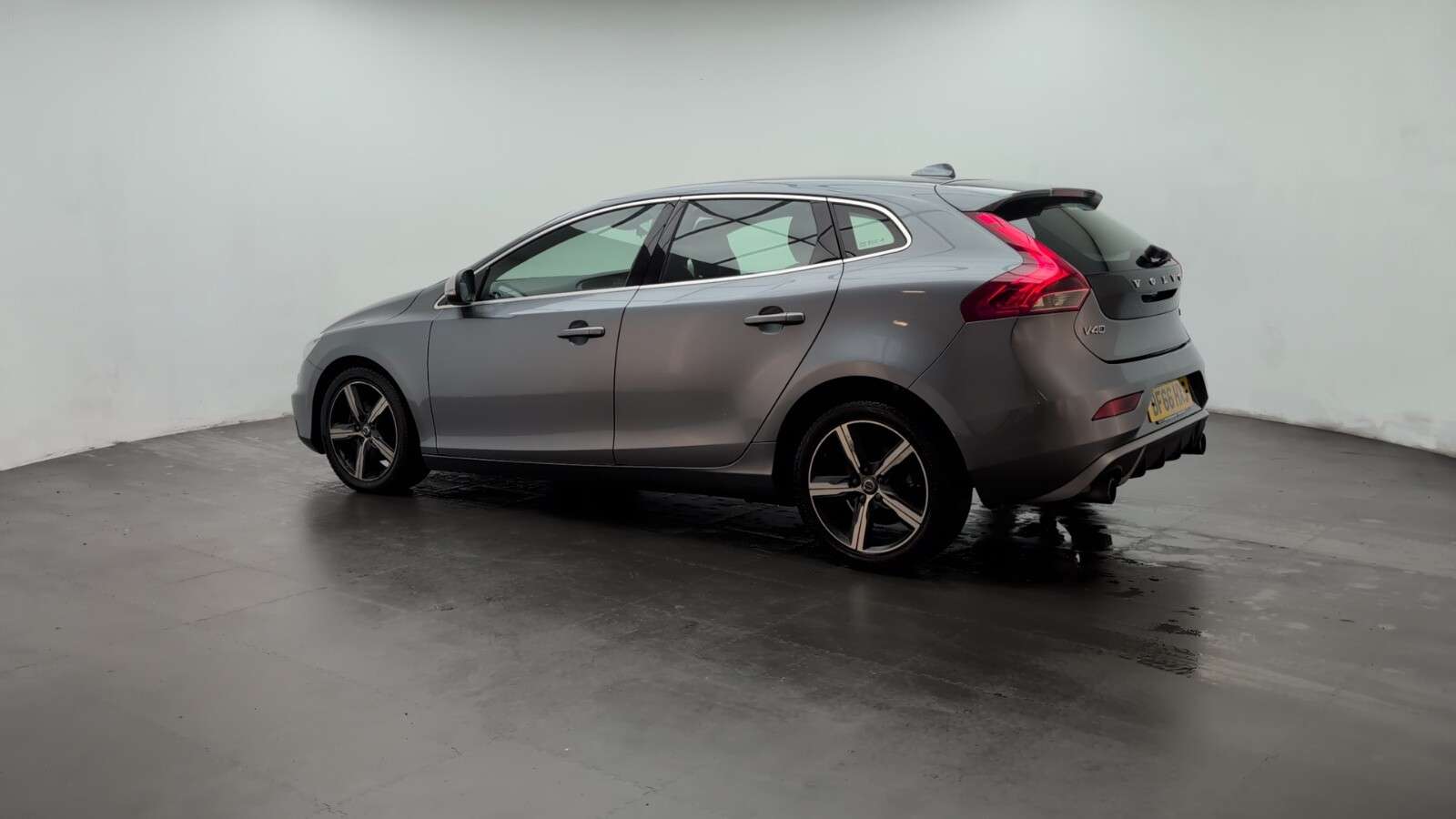 2016 VOLVO V40 2016 VOLVO V40
