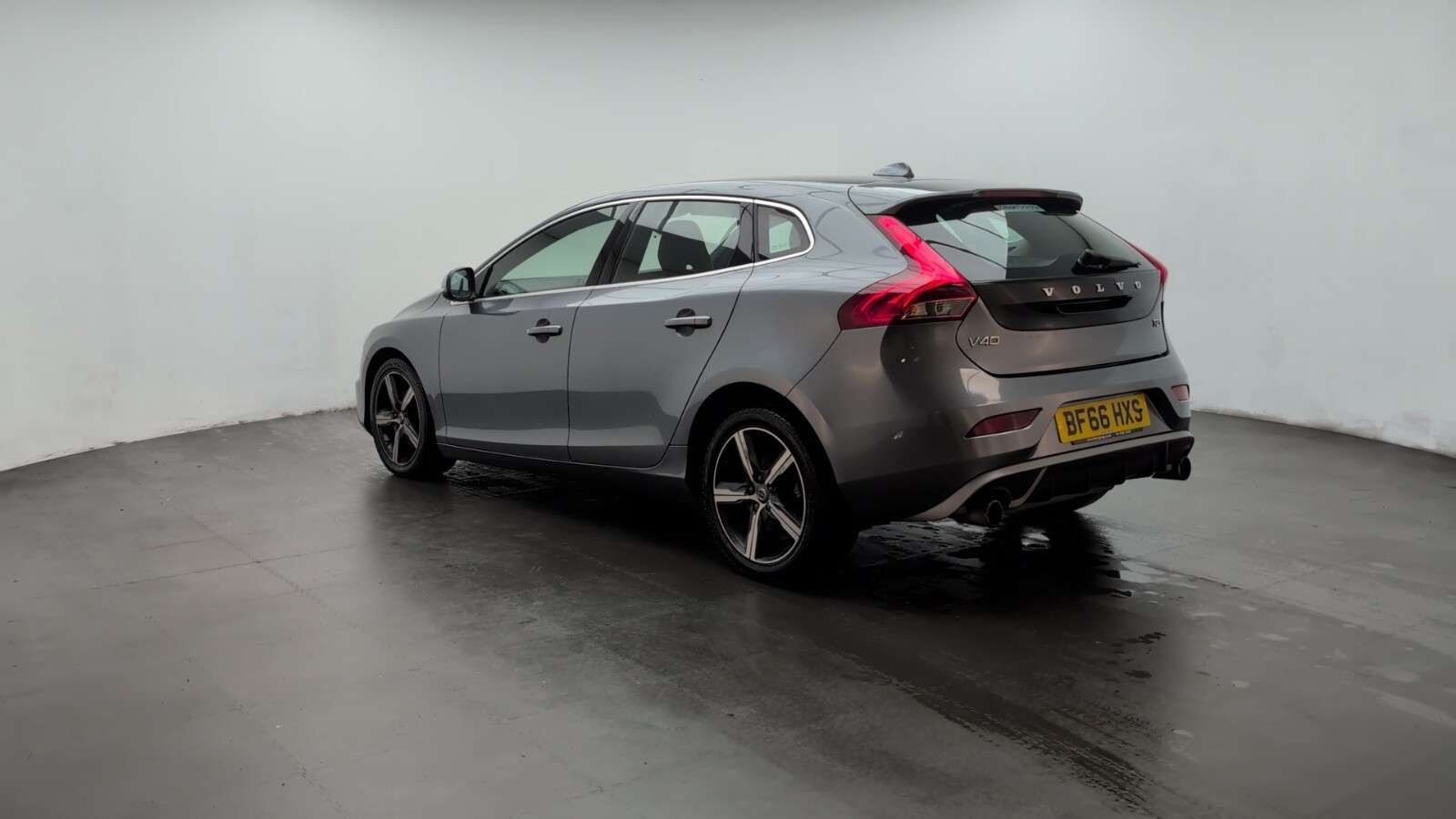 2016 VOLVO V40 2016 VOLVO V40