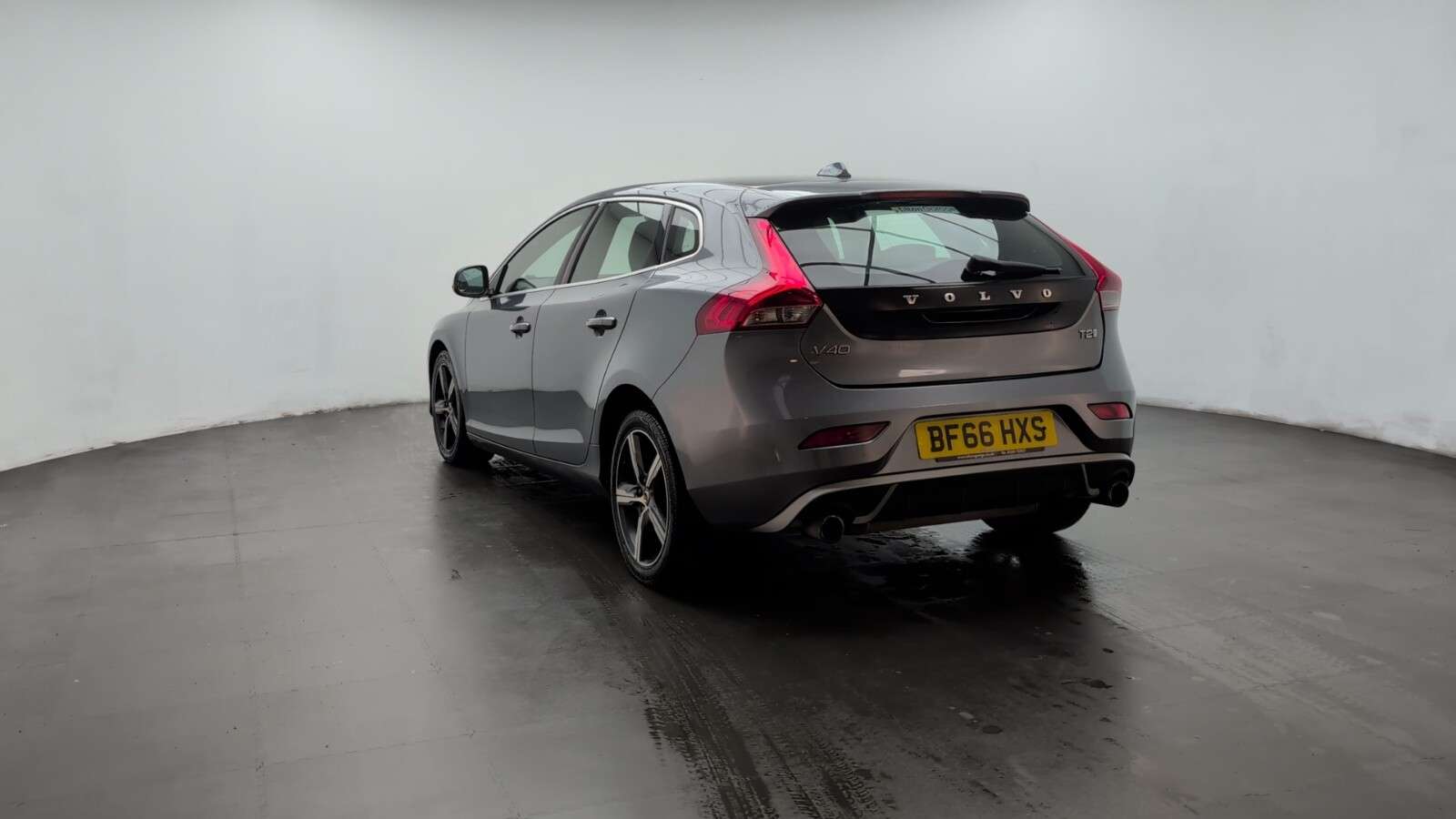 2016 VOLVO V40 2016 VOLVO V40