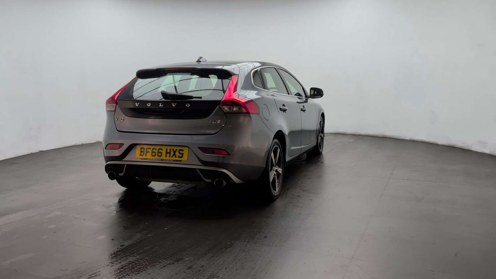2016 VOLVO V40 2016 VOLVO V40