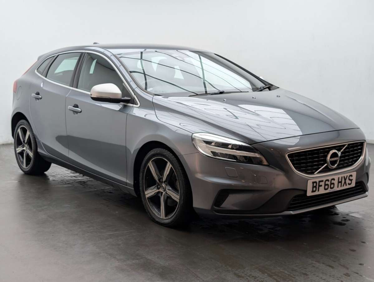 Check out this Volvo V40 2016 Petrol Manual
