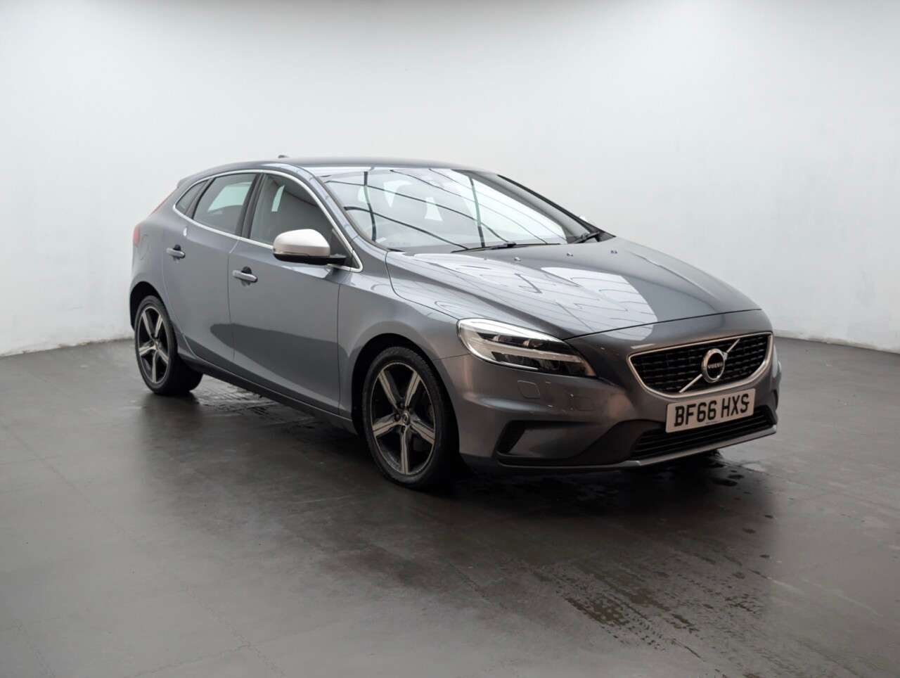 2016 VOLVO V40 2016 VOLVO V40