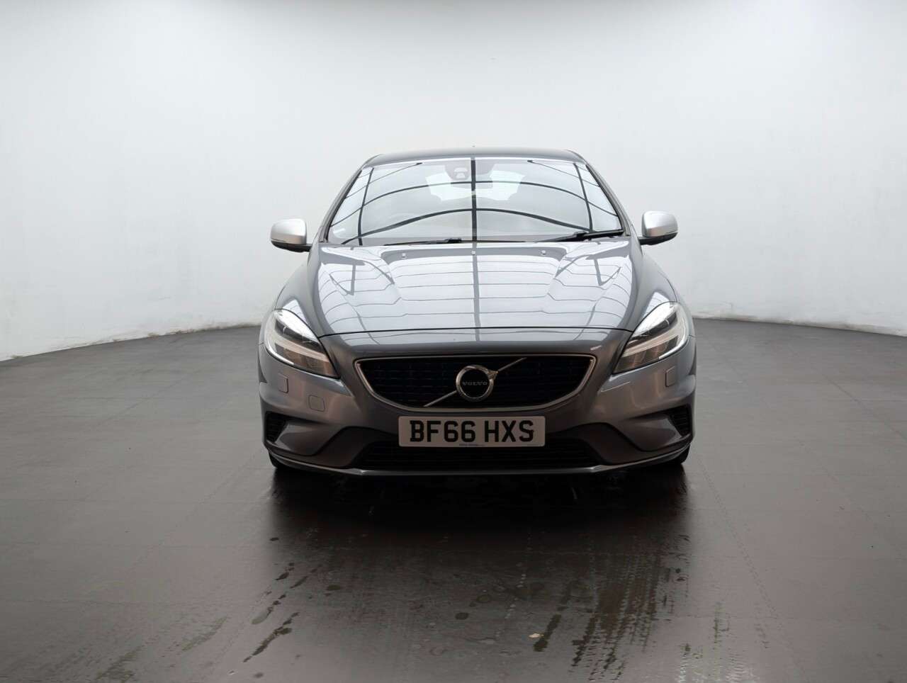 2016 VOLVO V40 2016 VOLVO V40