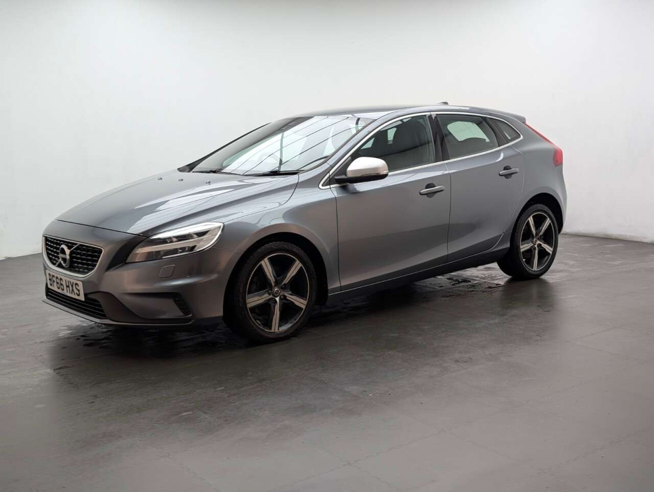 2016 VOLVO V40 2016 VOLVO V40