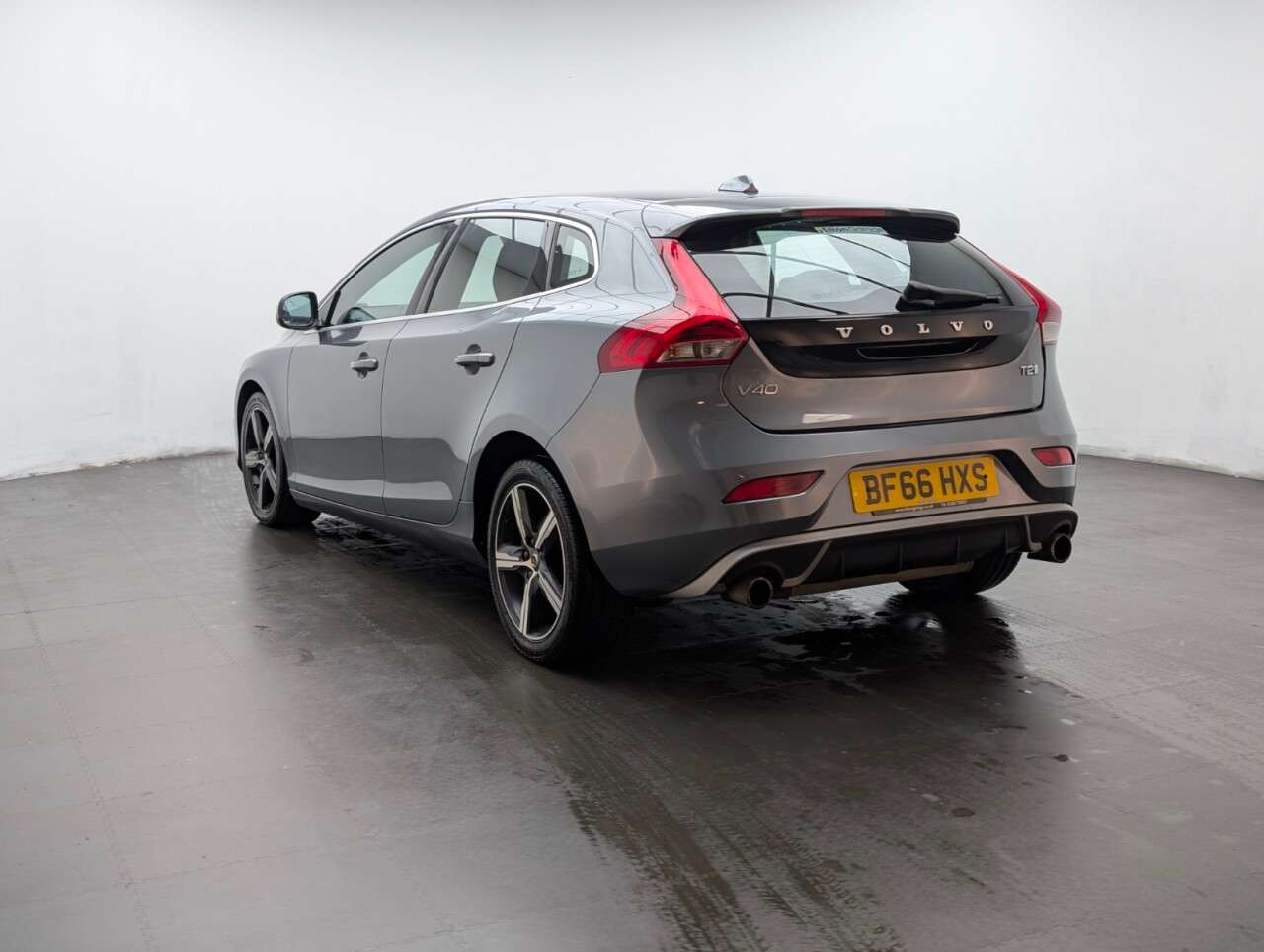 2016 VOLVO V40 2016 VOLVO V40