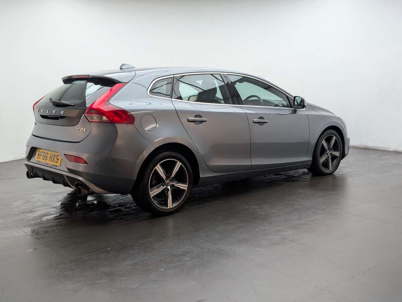 2016 VOLVO V40 2016 VOLVO V40