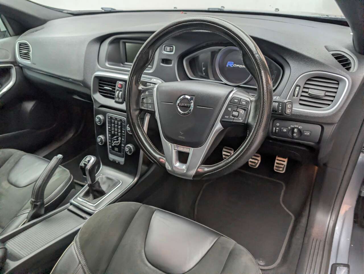 2016 VOLVO V40 2016 VOLVO V40