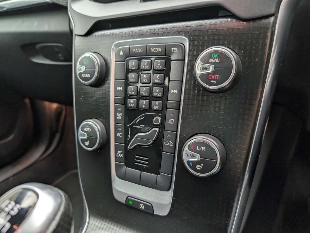 2016 VOLVO V40 2016 VOLVO V40