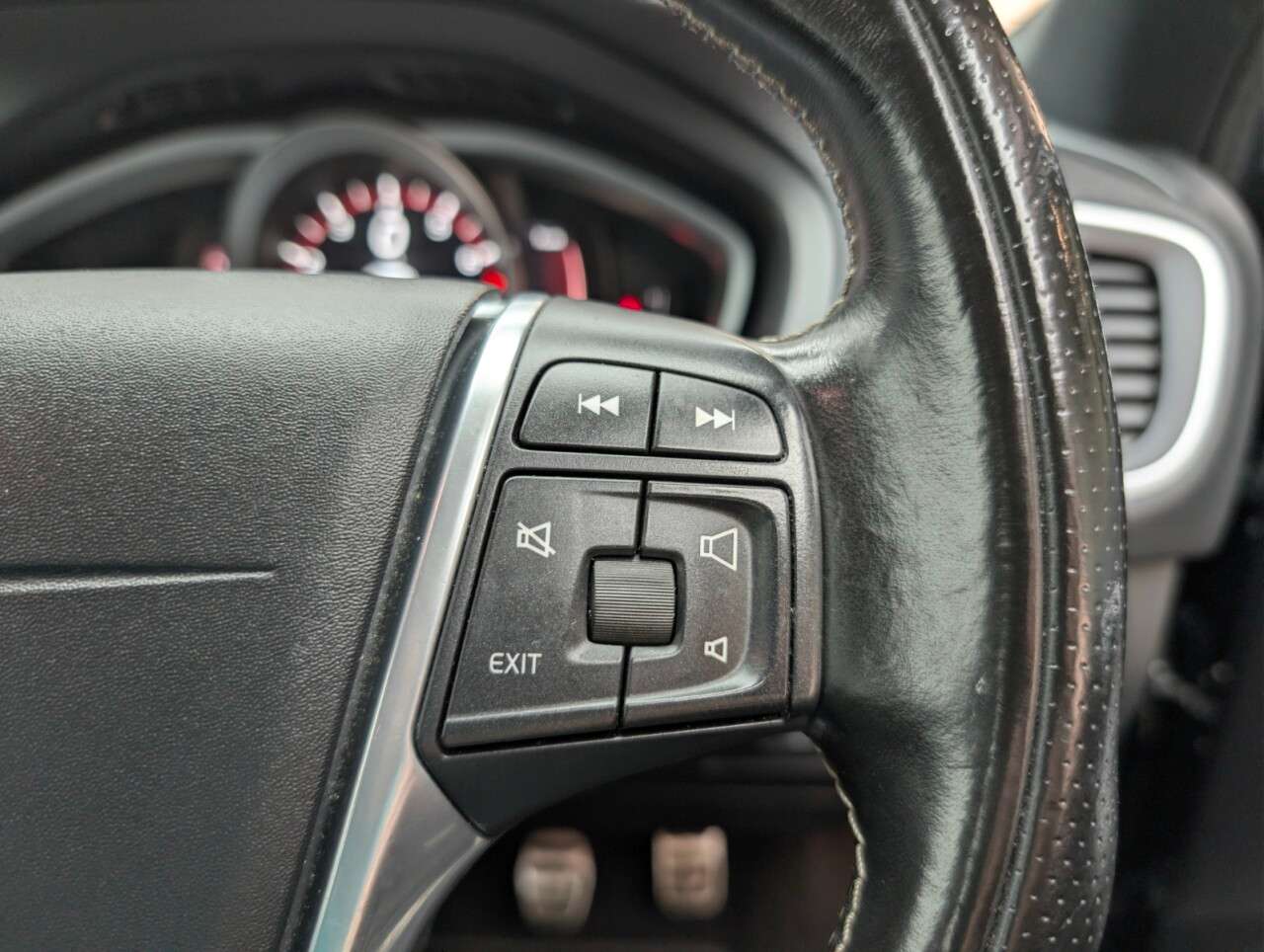 2016 VOLVO V40 2016 VOLVO V40